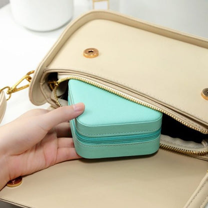 ✈️ Compact Travel Leather Jewelry Organizer Box – Portable & Stylish Pocket Case 💼