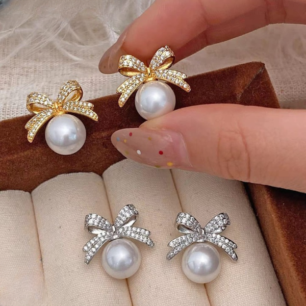 🎀 Bow Sparkle Diamond Pearl Stud Earrings