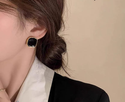 🇫🇷 French Square Earrings – Elegant Irregular Metallic Studs for Women ✨
