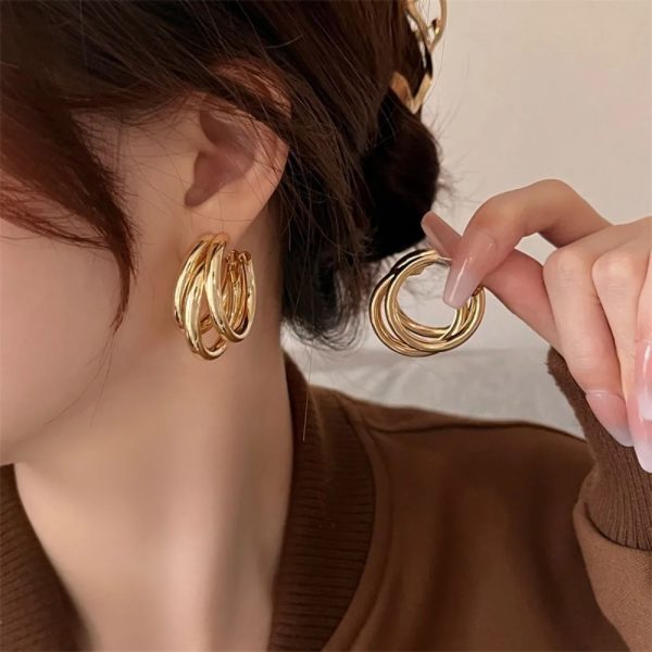 🖤 Punk Oval Hoop Earrings – U-Shaped Geometric Metallic Style for Women ⚡